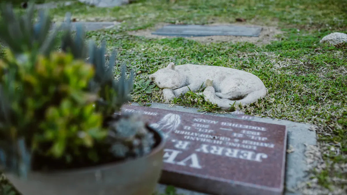 How to commemorate your pet after their death with Heartfelt Keepsakes